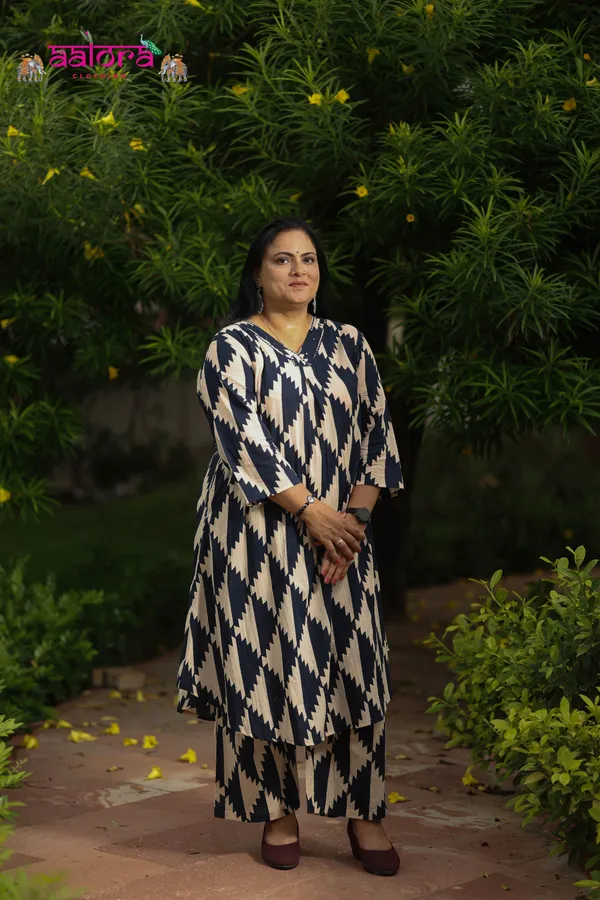 Cream_&_Blue_Cameric_Cotton_Printed_Plus_Size_Kurti_Set_For_Women