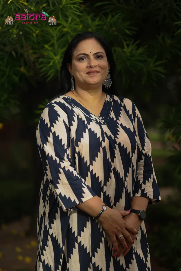 Cream_&_Blue_Cameric_Cotton_Printed_Plus_Size_Kurti_Set_For_Women