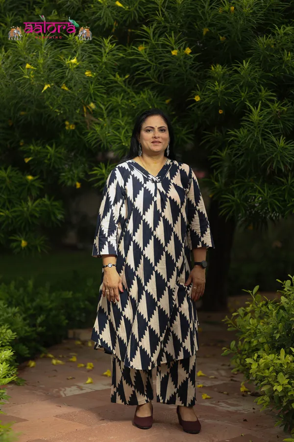 Cream_&_Blue_Cameric_Cotton_Printed_Plus_Size_Kurti_Set_For_Women