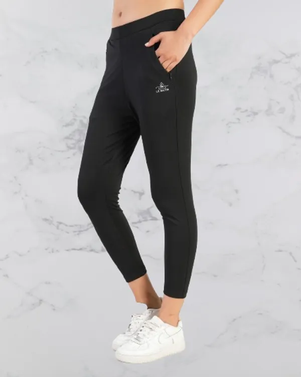 Black_Lycra_Stretchable_Track_Pant_For_Women