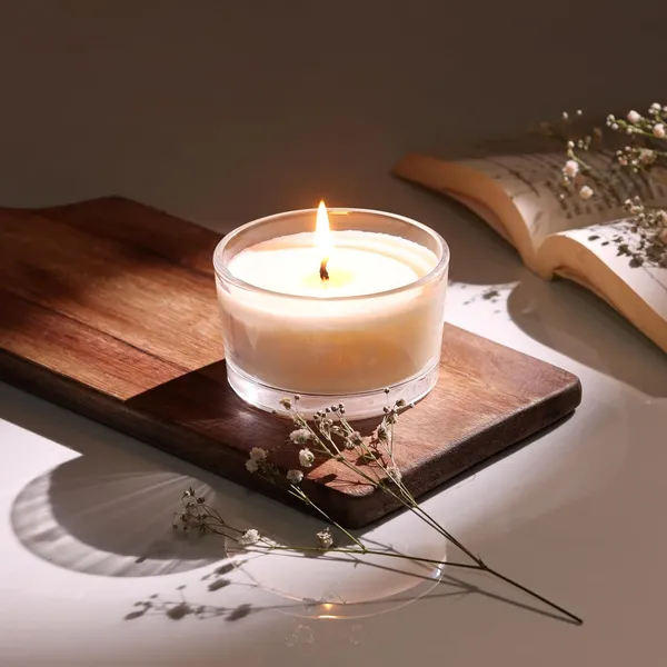 Oud_&_Amber_Scented_Soy_Wax_Round_Candle