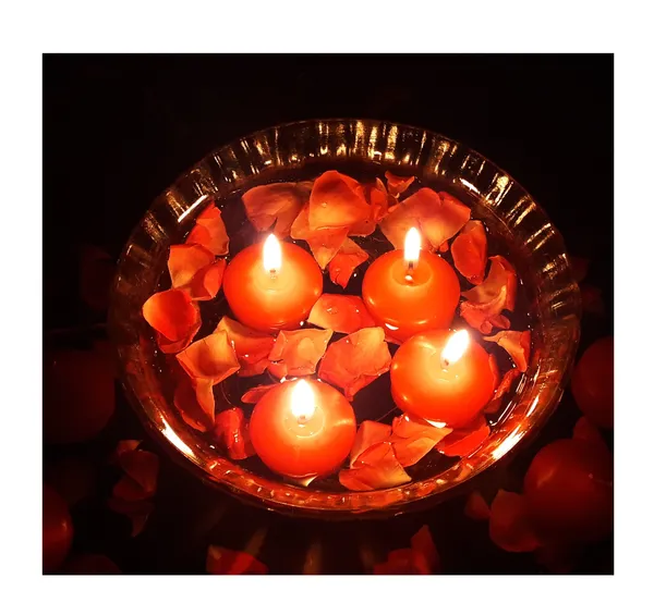 Red_Red_Paraffin_Wax_Unscented_Floating_Candle_|_(4_Hr)