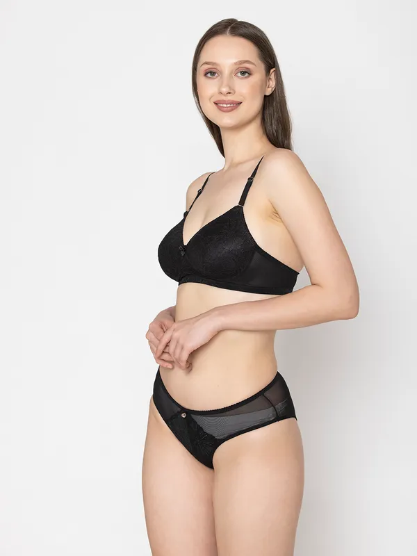 Black_Lightly_Padded_Floral_Lace_Set