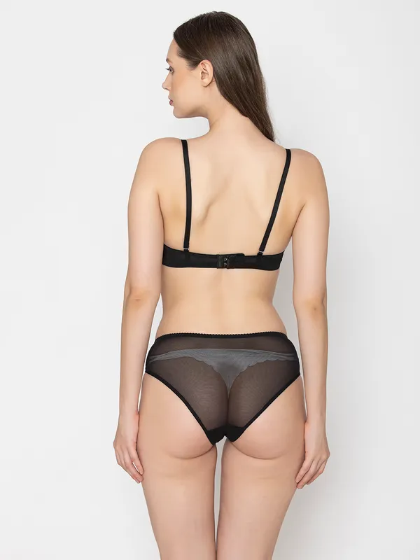 Black_Lightly_Padded_Floral_Lace_Set