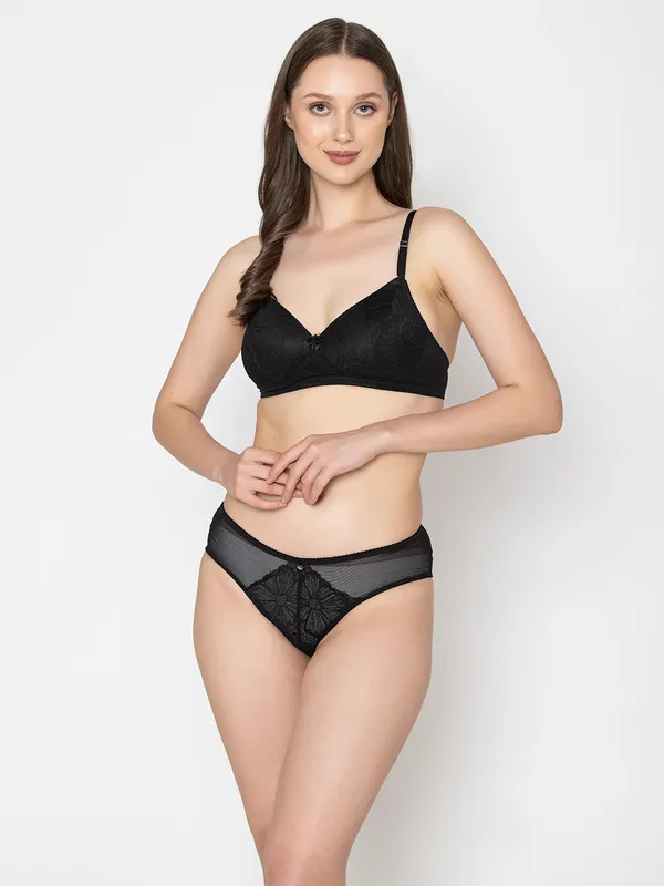 Black_Lightly_Padded_Floral_Lace_Set