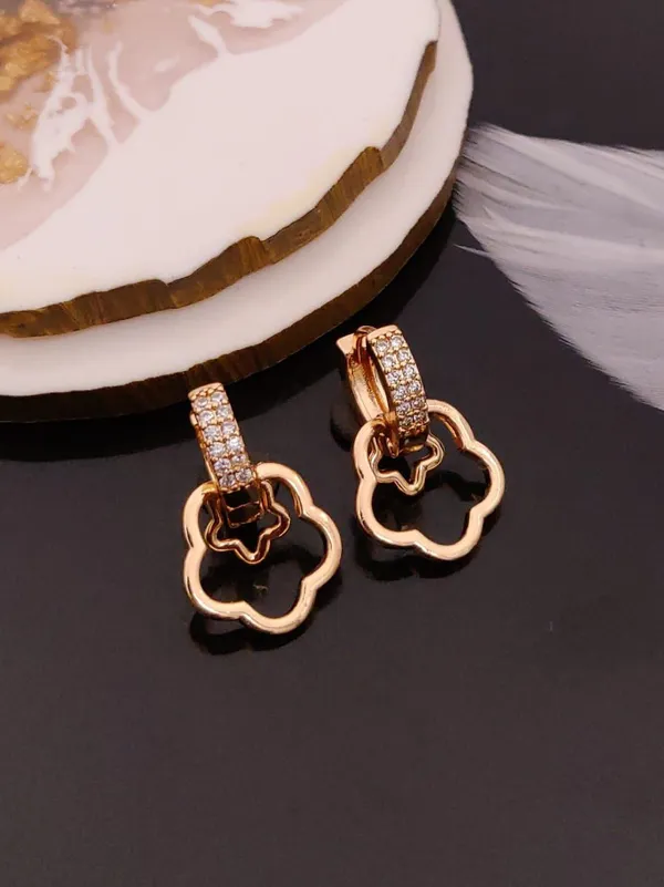 Rose_Gold_Plated_Earring_combo_of_2_pair_(Triangle_and_Flower_Shaped)