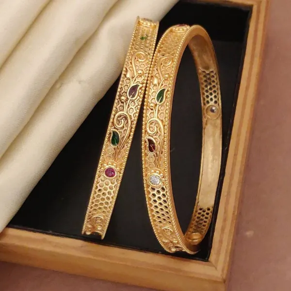 Gold_Versatile_High_Gold-Plated_Diamond-Studded_Bangles_For_women