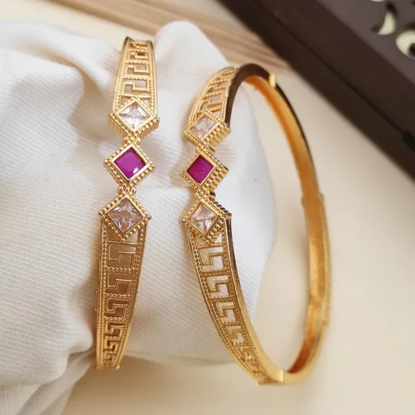 Gold_Versatile_High_Gold-Plated_Diamond-Studded_Bangles_For_women