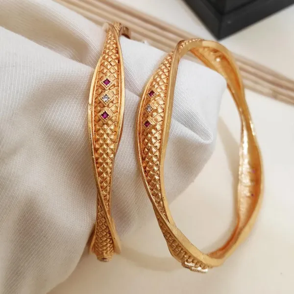 Gold_Versatile_High_Gold-Plated_Diamond-Studded_Bangles_For_women