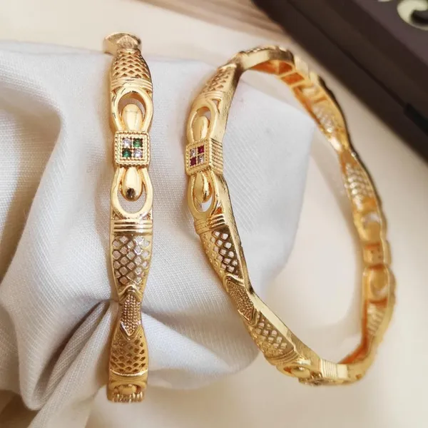 Gold_Versatile_High_Gold-Plated_Diamond-Studded_Bangles_For_women
