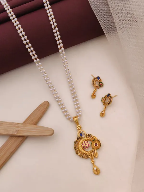 Pearl_Mala_Necklace_Set_with_Kundan-Style_Pendant_&_Earrings