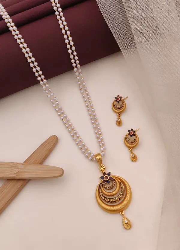 Pearl_Mala_Necklace_Set_with_Kundan-Style_Pendant_&_Earrings