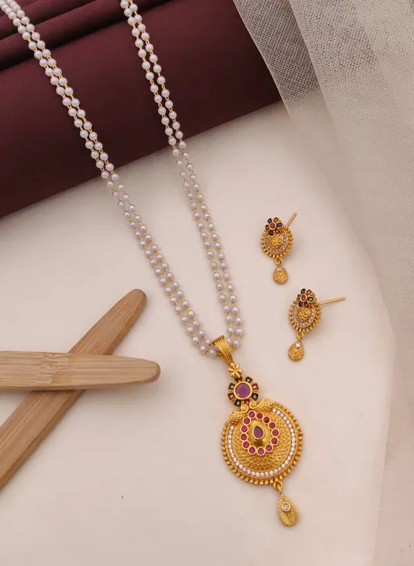 Pearl_Mala_Necklace_Set_with_Kundan-Style_Pendant_&_Earrings