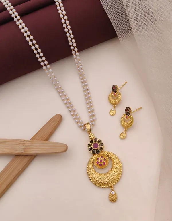 Pearl_Mala_Necklace_Set_with_Kundan-Style_Pendant_&_Earrings