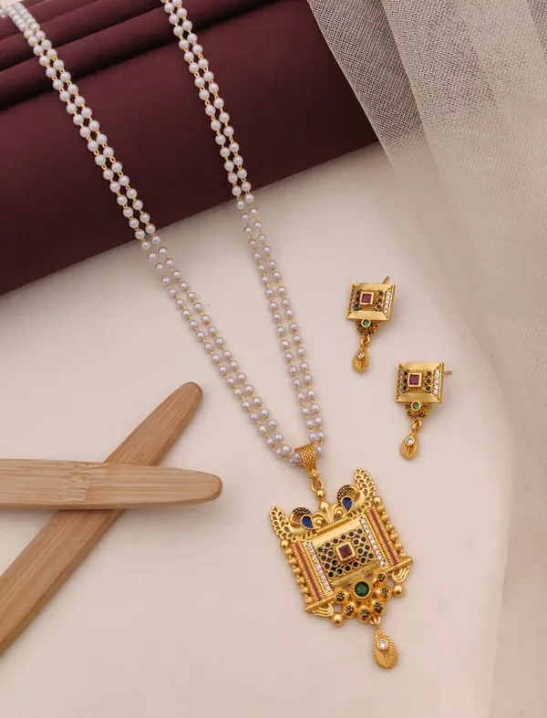 Pearl_Mala_Necklace_Set_with_Kundan-Style_Pendant_&_Earrings