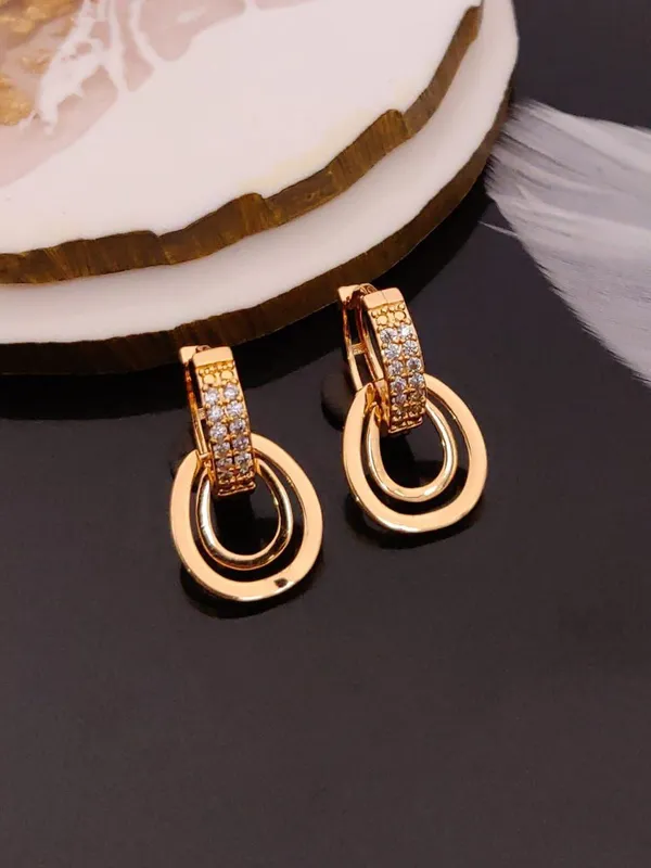 Rose_Gold_Plated_Earring_combo_of_2_pair_(Round_and_Triangle_Shaped)