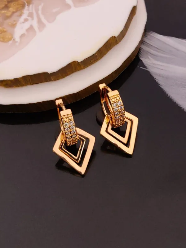 Rose_Gold_Plated_Earring_combo_of_2_pair_(Triangle_and_Heart_Shaped)