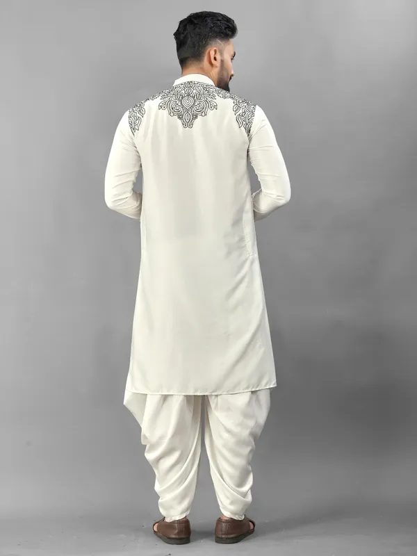 White_Polyester_Embroidered_Hand_work_Mandarin_Collar_Thread_Work_Pathani_Kurta__Pyjama_Set_For_Men