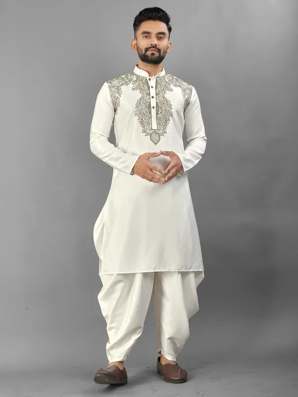 White_Polyester_Embroidered_Hand_work_Mandarin_Collar_Thread_Work_Pathani_Kurta__Pyjama_Set_For_Men