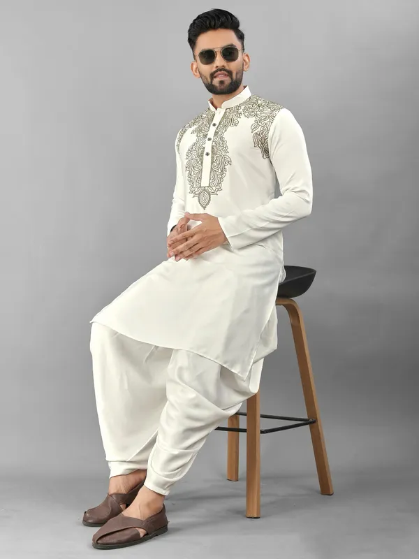 White_Polyester_Embroidered_Hand_work_Mandarin_Collar_Thread_Work_Pathani_Kurta__Pyjama_Set_For_Men