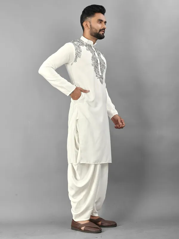 White_Polyester_Embroidered_Hand_work_Mandarin_Collar_Thread_Work_Pathani_Kurta__Pyjama_Set_For_Men