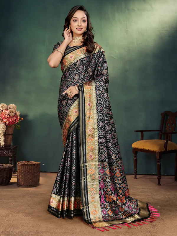Men's_Kurta_+_Koti_&_Women_Saree_