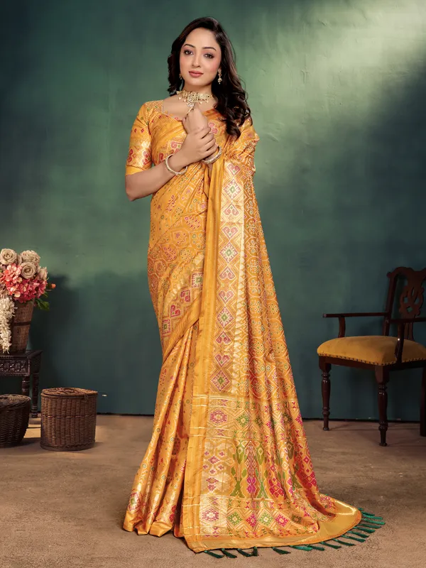 Men's_Kurta_+_Koti_&_Women_Saree_