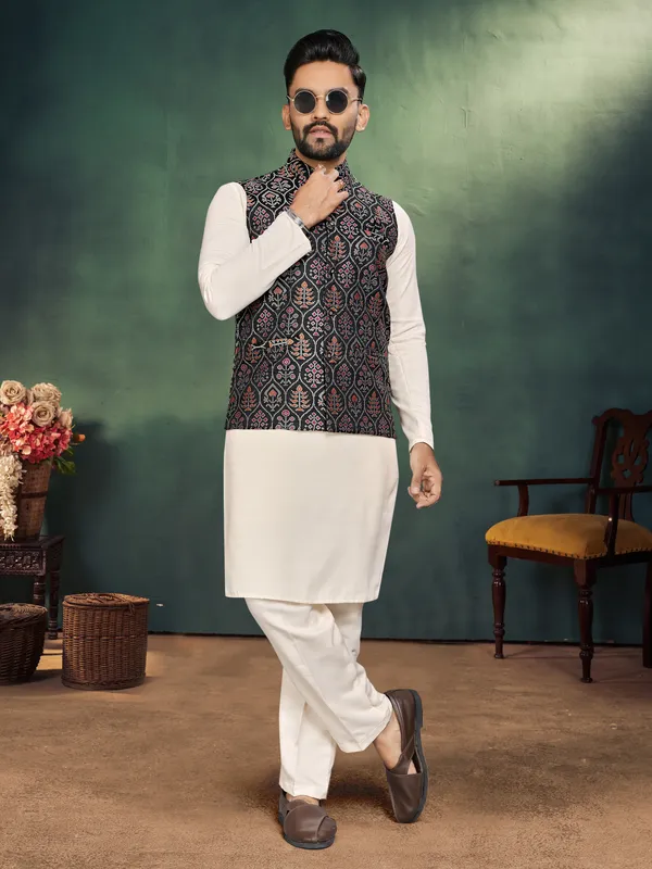 Men's_Kurta_+_Koti_&_Women_Saree_