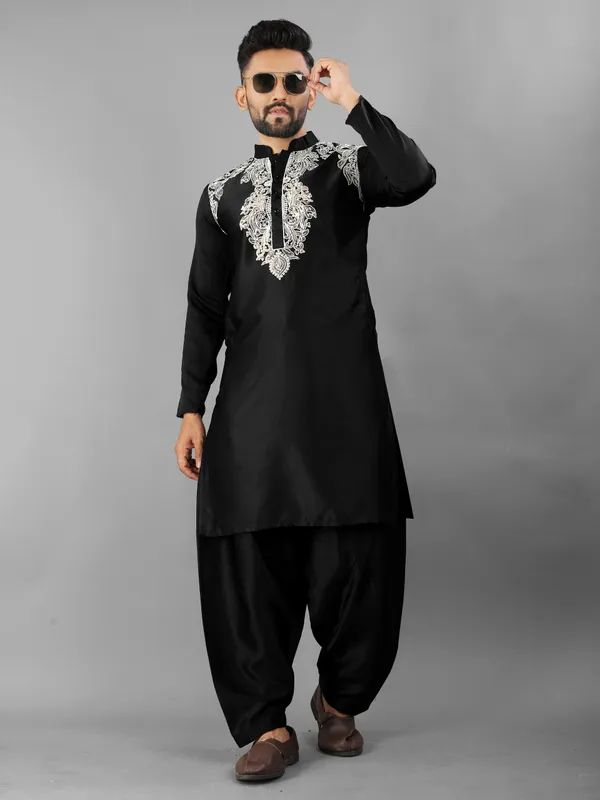 Black_Polyester_Embroidered_Hand_work_Mandarin_Collar_Thread_Work_Pathani_Kurta__Pyjama_Set_For_Men
