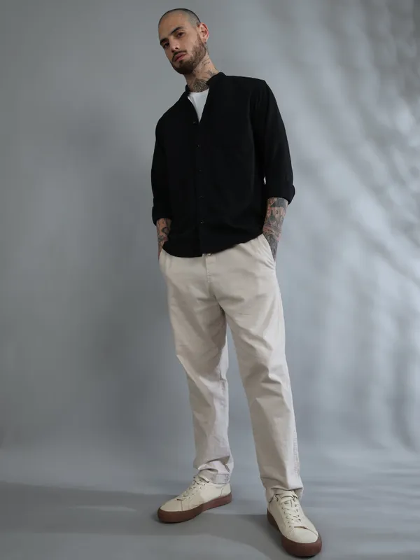 Muscovite_Black_Cotton_Solid_Shirt_For_Men