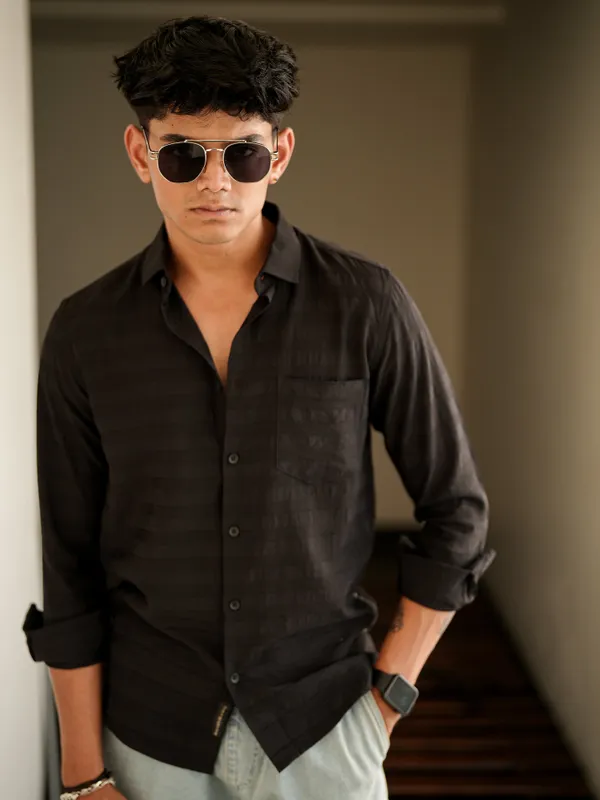 Daegu_Black_Cotton_Solid_Shirt_For_Men