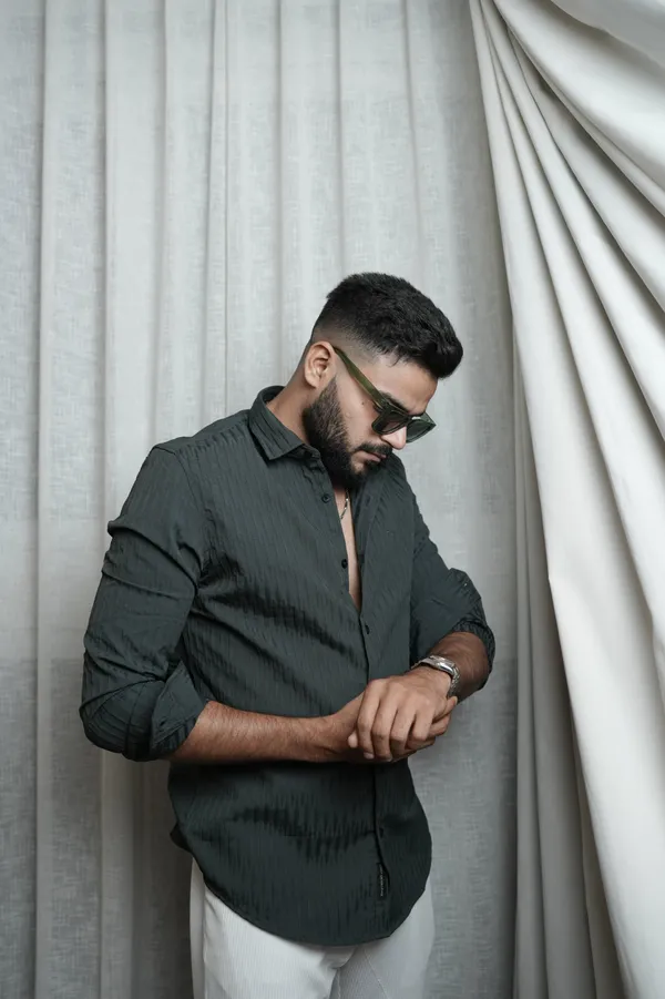 Dubai_Dark_Green_Textured_Cotton_Solid_Shirt_For_Men