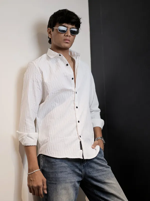 Dubai_White_Textured_Cotton_Solid_Shirt_For_Men