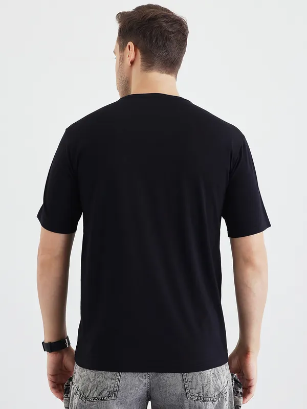 Black_Cotton_Graphic_Print_T-Shirt_For_Men