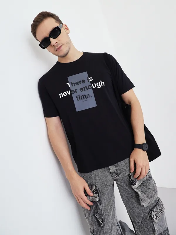 Black_Cotton_Graphic_Print_T-Shirt_For_Men