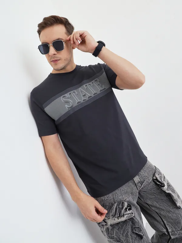 Grey_Cotton_Round_Neck_Half_Sleeves_T-Shirt_For_Men