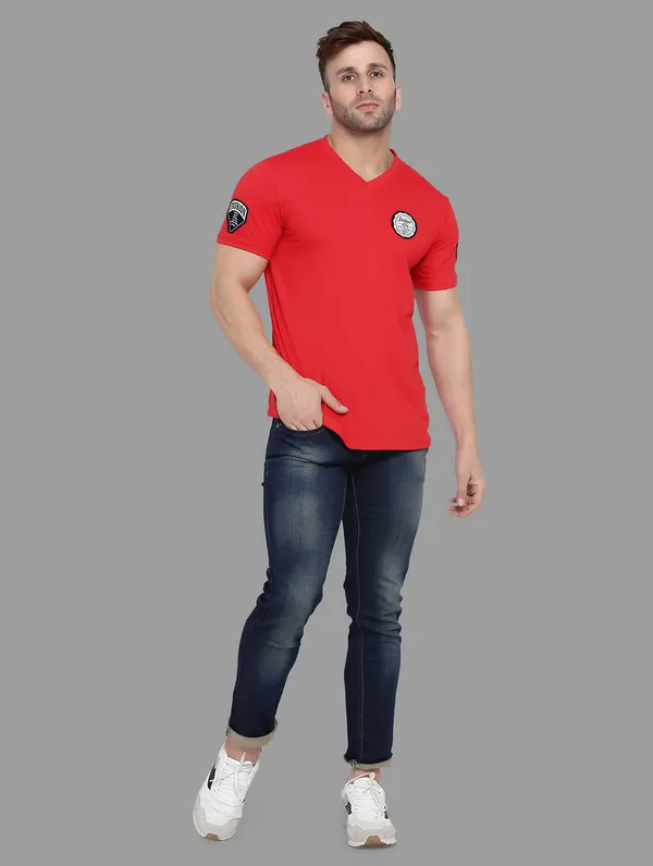 Red_Cotton_Blend_V_Neck_Half_Sleeve_T_Shirt_For_Men