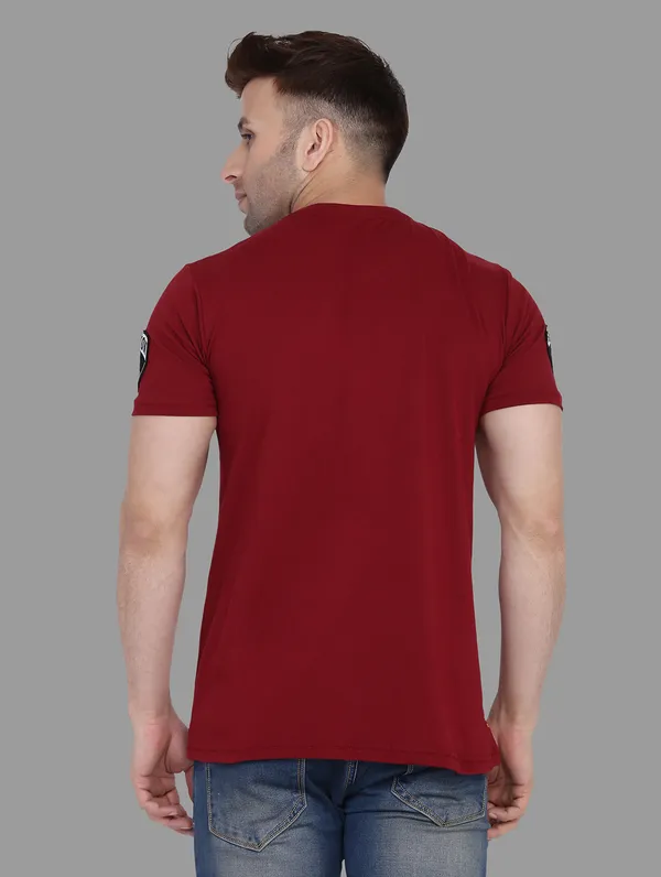 Maroon_Cotton_Blend_V_Neck_Half_Sleeve_T_Shirt_For_Men