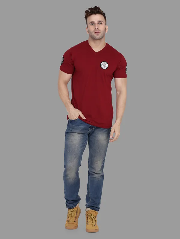 Maroon_Cotton_Blend_V_Neck_Half_Sleeve_T_Shirt_For_Men