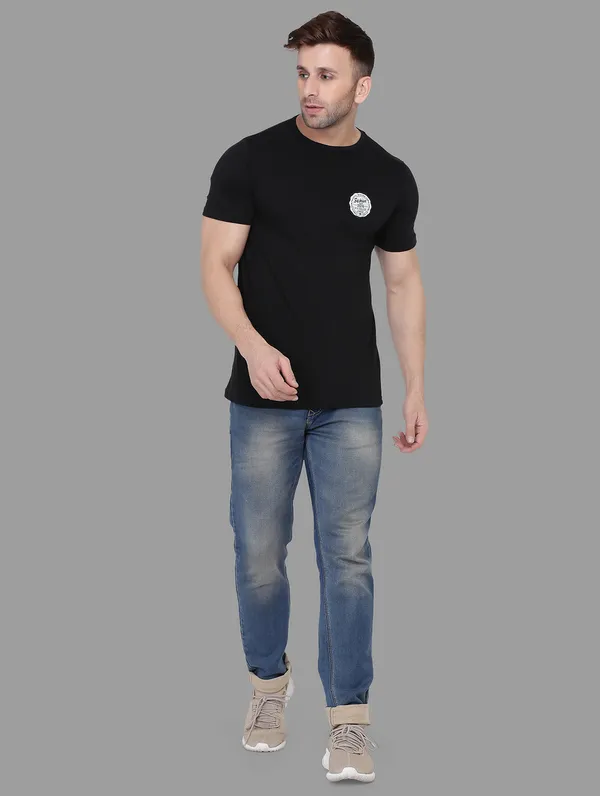 Black_Cotton_Blend_Round_Neck_Half_Sleeve_T_Shirt_For_Men
