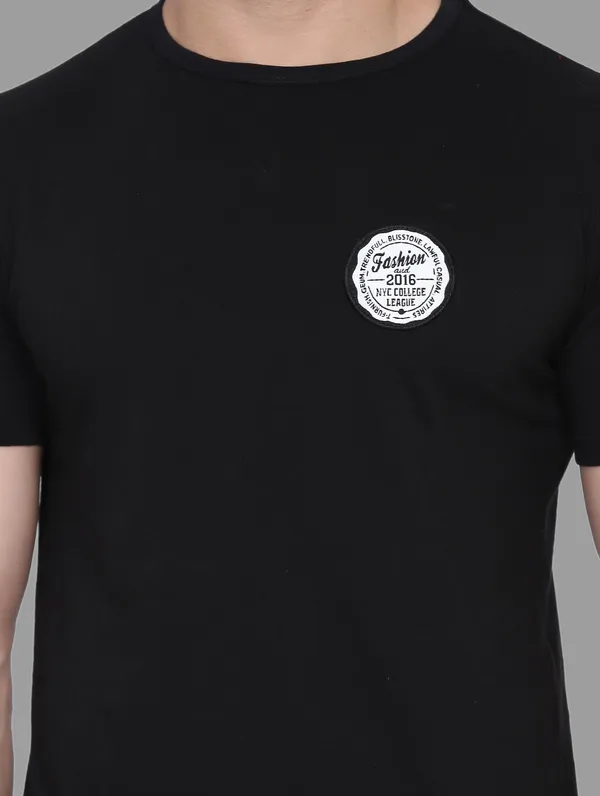 Black_Cotton_Blend_Round_Neck_Half_Sleeve_T_Shirt_For_Men