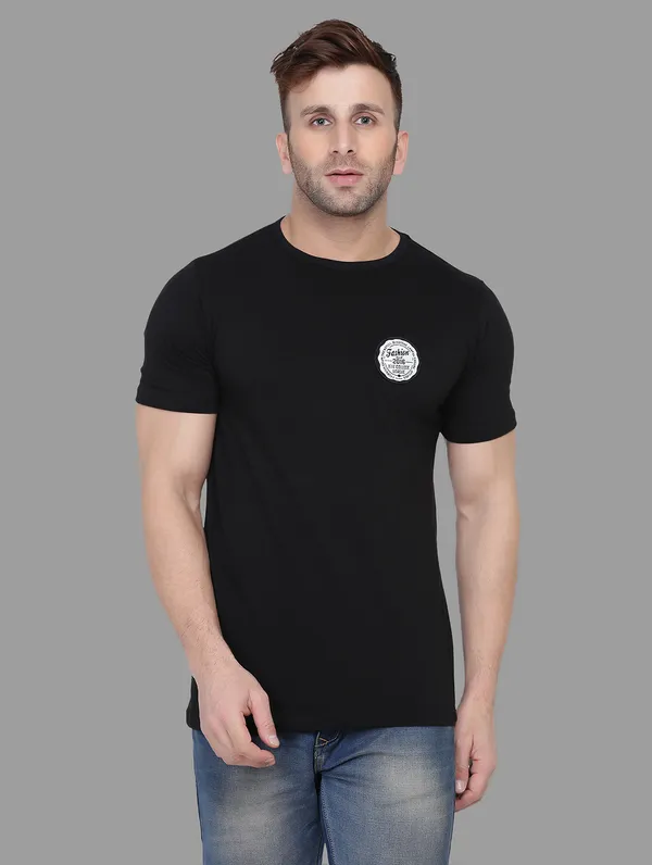 Black_Cotton_Blend_Round_Neck_Half_Sleeve_T_Shirt_For_Men