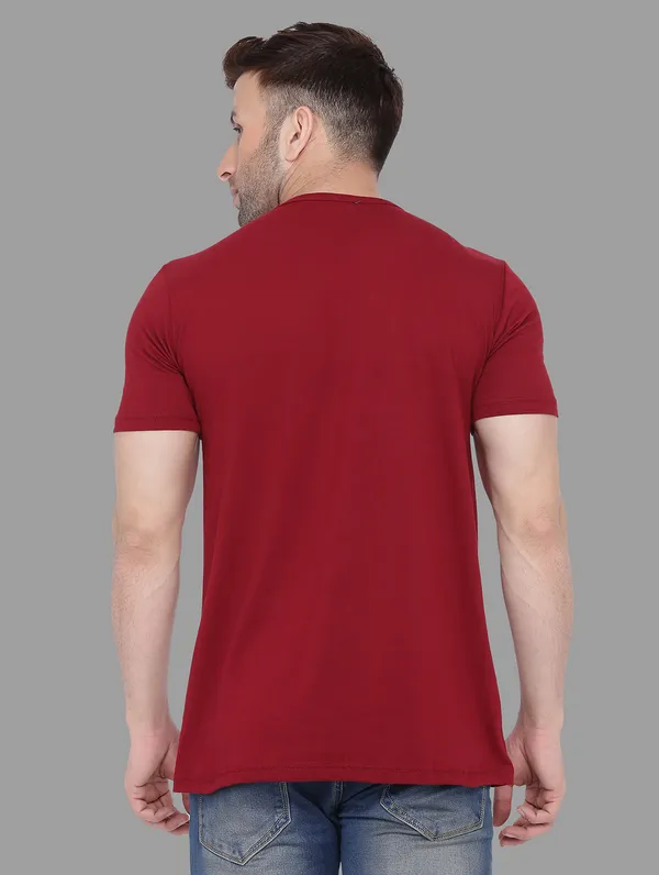 Maroon_Cotton_Blend_Round_Neck_Half_Sleeve_T_Shirt_For_Men