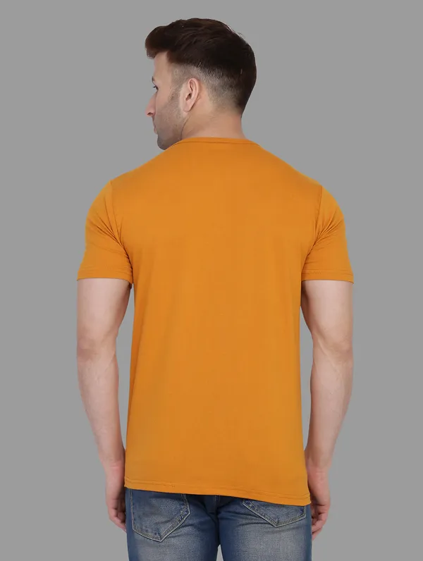 Mustard_Cotton_Blend_Round_Neck_Half_Sleeve_T_Shirt_For_Men