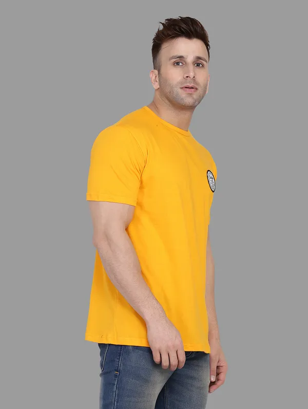 Yellow_Cotton_Blend_Round_Neck_Half_Sleeve_T_Shirt_For_Men