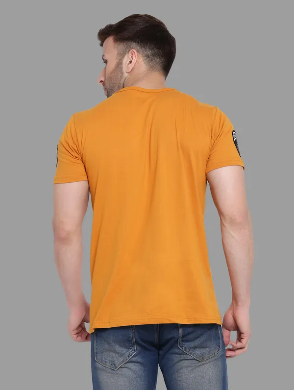 Mustard_Cotton_Blend_Round_Neck_Half_Sleeve_T_Shirt_For_Men