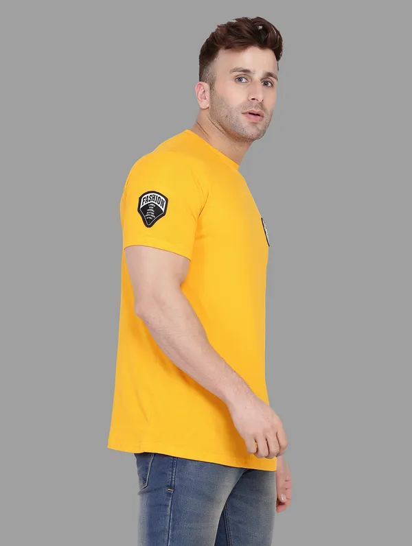Yellow_Cotton_Blend_Round_Neck_Half_Sleeve_T_Shirt_For_Men