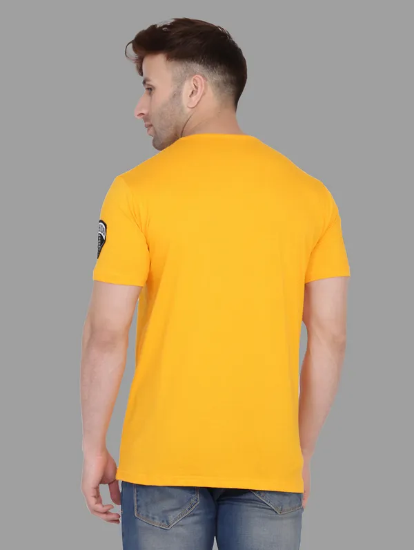 Yellow_Cotton_Blend_Round_Neck_Half_Sleeve_T_Shirt_For_Men