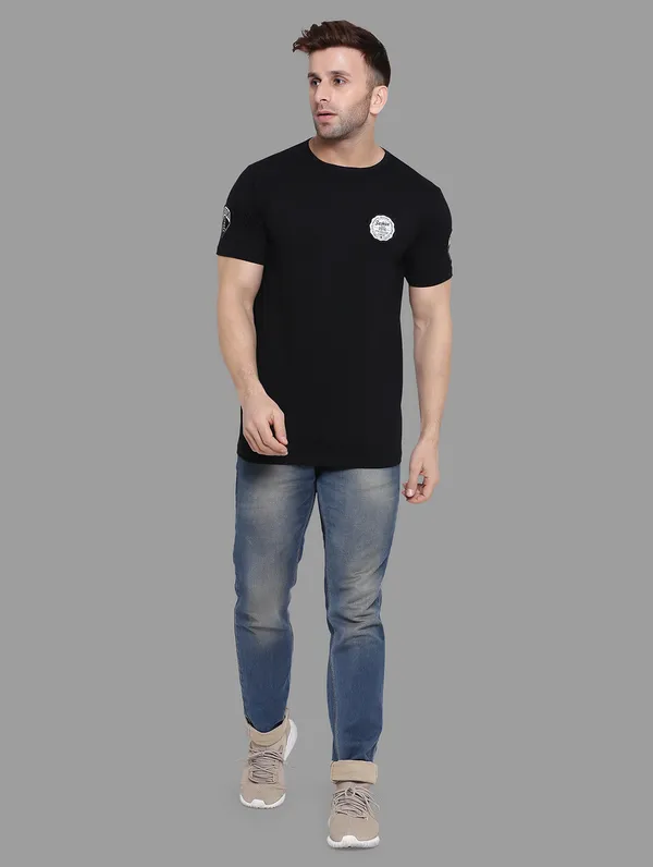 Black_Cotton_Blend_Round_Neck_Half_Sleeve_T_Shirt_For_Men