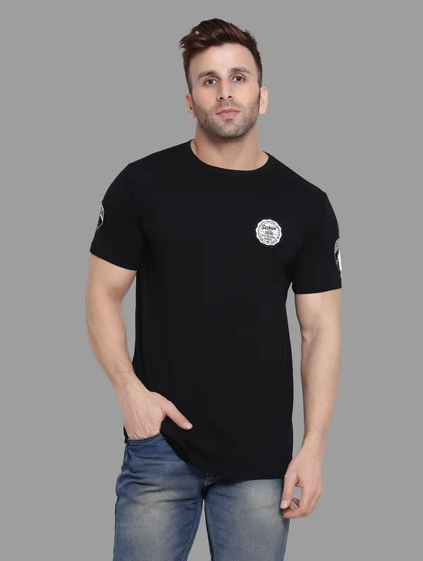 Black_Cotton_Blend_Round_Neck_Half_Sleeve_T_Shirt_For_Men